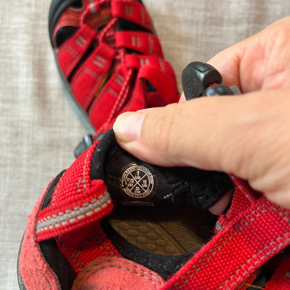 Keen Newport H2 Waterproof Sport Sandals Red Black Kids Size 1 US